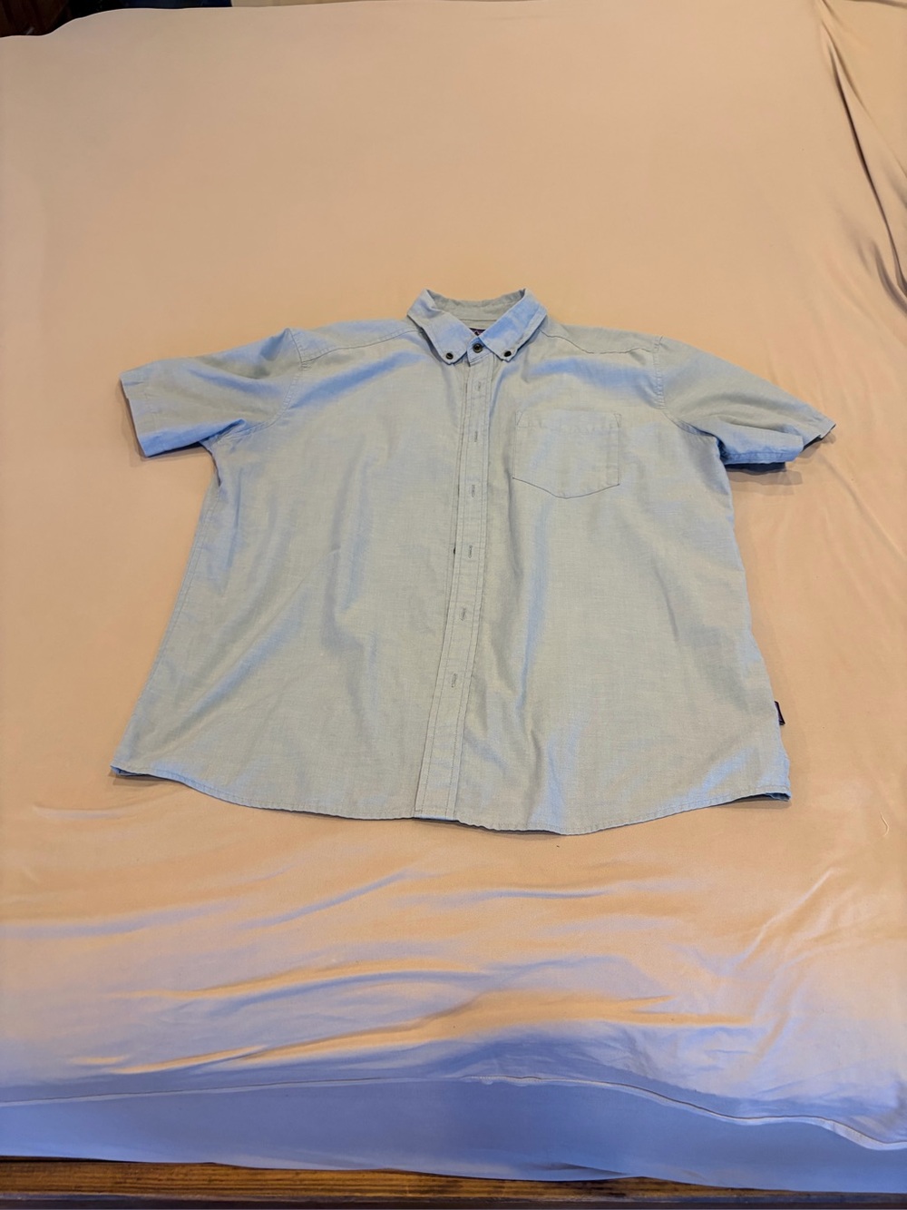 Patagonia Short Sleeve Button-Up Shirt – Men’s Large – Light Blue